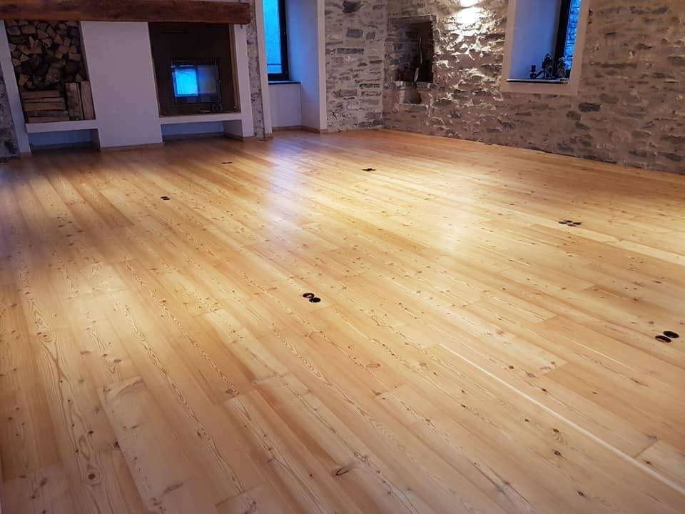 parquet-bois-murs-pierre